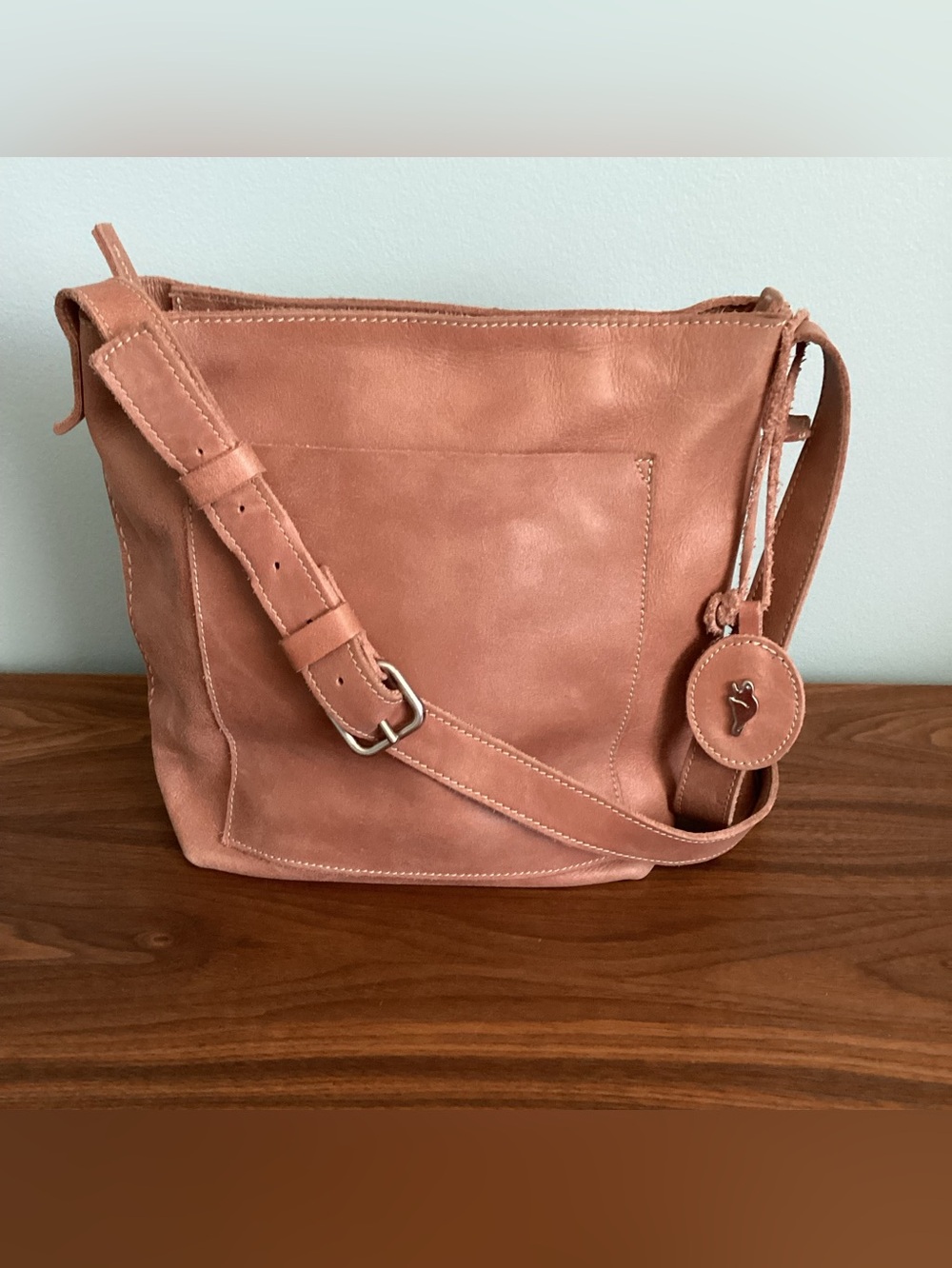 Roots Pink Leather Bucket Crossbody Bag - Picture 5 of 9